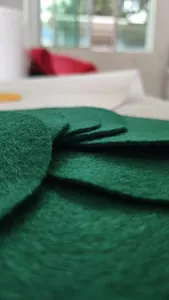 Fornecedor chinês atacado reciclar agulha de feltro de poliéster colorido perfurada para decoração artesanal