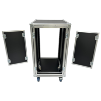 Flight case de transport 20U sur mesure avec amortisseurs pour amplificateur audio, doté de portes à panneaux plats et de 4 roues de type européen