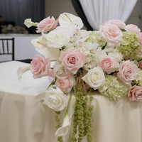 Roze en groene bloemenarrangement loper rechthoekige tafeldecoratie voor bruiloft, verloving, banket, feestdecoratie
