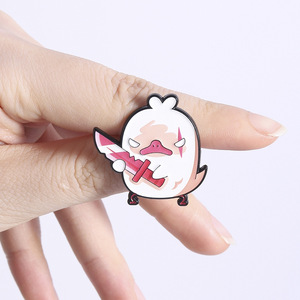 Precio al por mayor de fábrica: Broches de metal de animales con diseño de pato y gato divertidos y lindos con cuchillo, de esmalte suave, para mochilas y ropa - Product Image 4