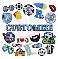 Accessoires de personnalisation pour sandales sabot d'événements sportifs de football mondial pour hommes, en PVC écologique, avec fleurs et chaînes, fabrication professionnelle