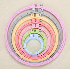 Popolari Strumenti per Punto Croce, Telai da Ricamo in Plastica di Varie Dimensioni per Prodotti di Ricamo - Product Image 6