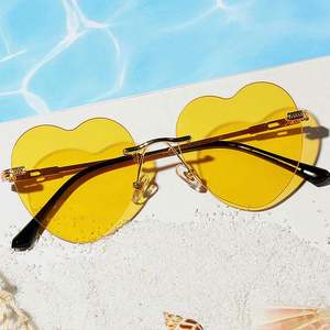 Lunettes de soleil personnalisées avec logo, style rétro, pour hommes et femmes, monture en métal, colorées, sans monture, en forme de cœur, pour femme - Product Image 4