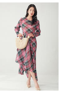 Robe plissée rose et verte en tissu naturel PY Fashion Design, robe maxi élégante décontractée pour femmes, vente en gros de vêtements en vrac - Product Image 3