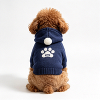 Sweat à capuche pour chien de haute qualité avec motif de patte, pull tricoté pour animaux de compagnie, pompon, chaud pour l'hiver, vêtements mignons pour chiots et chats