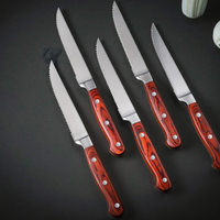 Couteau à steak Full-Tang avec manche en bois massif Ensemble de couteaux à lame dentelée en acier inoxydable de haute qualité pour couper le bœuf et les steaks