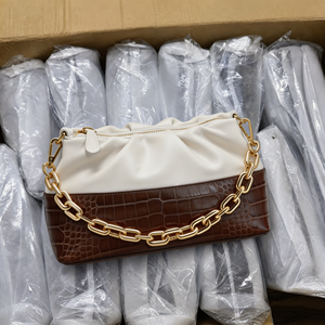 Sac à bandoulière en cuir gaufré effet croco crème et chocolat avec chaîne dorée, élégant et chic pour <span class=keywords><strong>femme</strong></span>, idéal au quotidien, personnalisable OEM - Product Image 1
