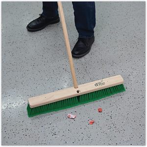 Manche de balai en bois laqué naturel Boardwalk, diamètre 0,94 po avec extrémité filetée, tête de balai en PET et caoutchouc pour usage domestique, pelle à poussière incluse - Product Image 5