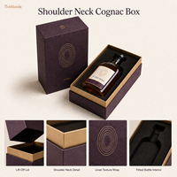 Boîte cadeau personnalisée en carton rigide couleur prune pour bouteille de cognac, avec couvercle amovible et insert ajusté pour une seule bouteille