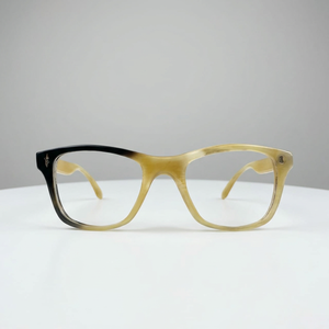 Gafas de Sol Contemporáneas de Cuerno de Buey Natural con Artesanía de Empalme Hecha a Mano, Montura Moderna y Elegante, Logotipo Personalizado y Apariencia Artística - Product Image 1