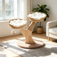 WickerDuo Arbre à chat en forme de Y de 68 cm avec deux paniers en osier, coussins blancs moelleux, jouet suspendu en forme de nuage et zone à gratter en sisal