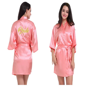 8230434 Kimono <span class=keywords><strong>da</strong></span> sposa in raso <span class=keywords><strong>da</strong></span> <span class=keywords><strong>donna</strong></span> abiti <span class=keywords><strong>da</strong></span> <span class=keywords><strong>notte</strong></span> <span class=keywords><strong>da</strong></span> sposa abiti <span class=keywords><strong>da</strong></span> damigella d'onore pigiama accappatoio camicia <span class=keywords><strong>da</strong></span> <span class=keywords><strong>notte</strong></span> Spa abiti <span class=keywords><strong>da</strong></span> sposa <span class=keywords><strong>vestaglia</strong></span> - Product Image 5