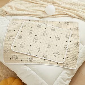 Coussin d'urine absorbant à cinq couches en coton tissé de classe Anti-acariens motif de dessin animé antidérapant imperméable coussin d'allaitement bébé poussette - Product Image 1