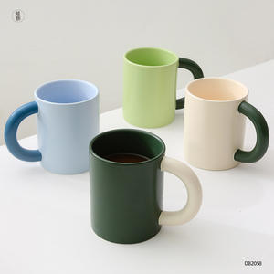 Taza de Cerámica de Estilo Nórdico Hecha a Medida con Acabado Mate y Asa, Diseño con Bloques de Color, Perfecta para Regalo - Product Image 3