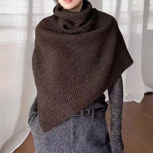Poncho de punto para mujer con abertura lateral, cuello alto, esencial para el invierno, capa cálida, color gris, estilo coreano, chales para mujer - Product Image 2