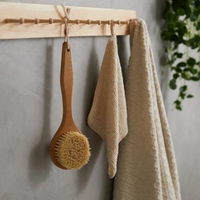 Brosse de bain en bambou à poils naturels, manche court, design rond, éponge de douche avec manche en bois courbé pour le soin de la peau du dos