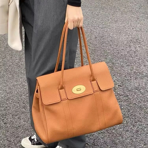 Bolso grande de cuero genuino de lujo para <span class=keywords><strong>mujer</strong></span> <span class=keywords><strong>2023</strong></span> nueva <span class=keywords><strong>moda</strong></span> simple bolso de hombro para axilas de piel de vaca de alta calidad - Product Image 2