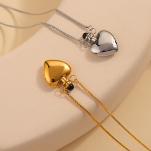 Ciondolo a Forma di <span class=keywords><strong>Cuore</strong></span> Romantico con Design a Bottiglia d'Acqua, Smaltato Colorato e Placcato in Oro 18K, in Acciaio Inossidabile per Anniversario - Product Image 4