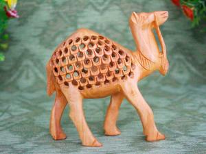 Ensemble de 3 chameaux en bois faits à la main avec un travail traditionnel de sculpture Jali, figurines décoratives d'animaux du Rajasthan pour la maison - Product Image 5