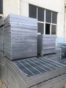 Grille en acier renforcée <span class=keywords><strong>de</strong></span> taille personnalisée, galvanisée, pour passerelle, plateforme, pont, ponton, grille en acier durable - Product Image 4