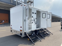 Remorque de toilettes portables à 3 postes en acier galvanisé écologique Etodevice pour hôtels, attractions touristiques et lieux publics