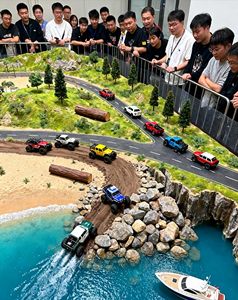 Modulo Realistico per Effetti Acquatici per Piste RC, Set Trasparente in Resina con Fiume e Ponte Compatibile con Veicoli - Product Image 3