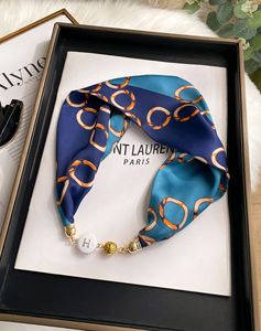 Sciarpa Premium in Raso con Chiusura Magnetica, Motivo Floreale Vintage, Nastro per Collo, Decorazione per Abiti Moderni da Donna e Manico per Borsa - Product Image 3