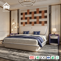 Luxuriöses Bett im Italienischen Stil aus Echtem Premium-Leder in Kingsize für Hauptschlafzimmer, Maßanfertigung für Hochwertige Villenprojekte