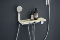 Ensemble de douche chromé moderne pour hôtel avec barre coulissante réglable, douchette à main et système de douche mural économiseur d'eau