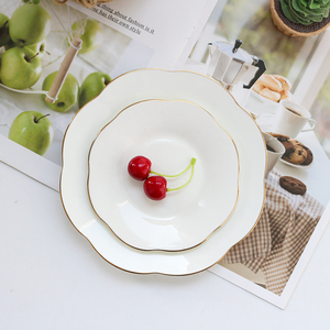 Usine de Chine Fleurs Blanches Ues de Mariage Assiettes de restaurant personnalisées en porcelaine osseuse pour mariage - Product Image 4