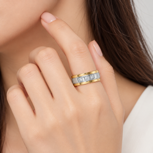 Anillo de Dos Tonos con Tres Circonitas, Acero Inoxidable, Chapado en Oro de 14K al Vacío, Joyería con Banda de Circonitas - Product Image 5