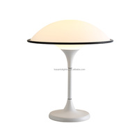 Lampe de table soucoupe spatiale minimaliste moderne danoise avec abat-jour en dôme pour salon chambre ou table de chevet d'étude