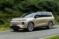 Leapmotor C16 2026, SUV Familiar |   630 km de autonomía en modo eléctrico / 1230 km de autonomía en modo híbrido |   Carga de 800V 3C |   LiDAR |   17.3 pulgadas 3K
