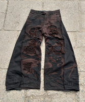 Shorts en jean streetwear pour homme, noir, avec motif laser, coupe large, bords bruts, effet déchiré et patchwork, appliqué étoile
