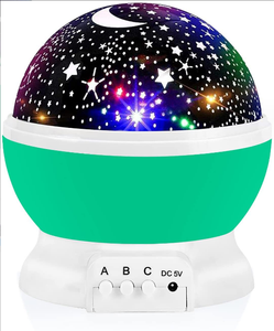 Projecteur d'étoiles avec 4 ampoules LED, 12 couleurs changeantes, commande par interrupteur, piles AAA, cadeaux romantiques, rotation à 360 degrés, veilleuse pour enfants - Product Image 1