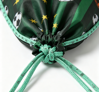 Nouvelle conception : Sacs à cordon en polyester imprimés football, pochettes cadeaux sur le thème du football pour les fêtes sportives