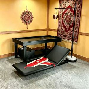 Lit en bois solide de <span class=keywords><strong>massage</strong></span> facial et extérieur de station thermale avec le cadre de <span class=keywords><strong>Shirodhara</strong></span> disponible pour des grossistes - Product Image 1
