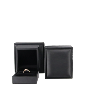 Boîte à bijoux en cuir PU brossé carré gaufré Jinsky, style tendance, emballage rectangulaire pour bagues, bracelets, colliers - Product Image 1