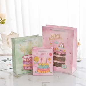 Sacs en papier ivoire imprimés motif gâteau d'<span class=keywords><strong>anniversaire</strong></span> pailleté avec poignée en corde, sacs de courses créatifs à motifs de dessins animés pour cadeaux de fête - Product Image 4