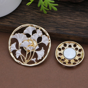 Imán circular hueco TX34 con diseño de hojas de ginkgo bicolor, seguro para telas, broche magnético para hiyab y pañuelos. - Product Image 6