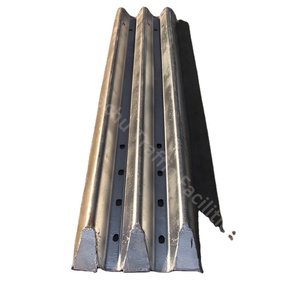 Doble litera Cross Brace W Beam Peso Corrugado Thrie Beam Guardrail <span class=keywords><strong>Barrera</strong></span> de choque - Product Image 1
