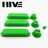 Kit de 7 pièces HIVE : Cache-pickups de guitare en plastique multicolore ST SSS, boutons de volume et de tonalité, et embouts de commutateur