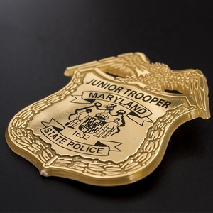 Médaille personnalisée en plastique moulé par injection, finition or et argent brillant, pour le bureau du shérif, éco-responsable et patriotique, modèle Junior Deputy - Product Image 2