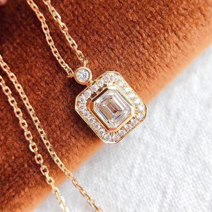 Collana con Ciondolo a Forma di Bottiglia di Profumo per Donne, Catena Minimalista per Clavicola, Gioiello Elegante per Uso Quotidiano - Product Image 6