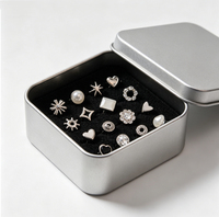 Boîte à bijoux portable carrée en métal argenté, étui de voyage compact pour boucles d'oreilles, conteneur de rangement en étain pour bagues, clous et accessoires