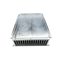 Dissipateur thermique en aluminium extrudé avec pieds de montage à bride, dissipateur thermique usiné CNC sur mesure pour le refroidissement des modules d'alimentation extérieurs