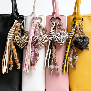 Porte-clés Cœur Léopard en Cuir Tressé – Bijou Pendentif Idéal pour les Amateurs de Clés - Product Image 1