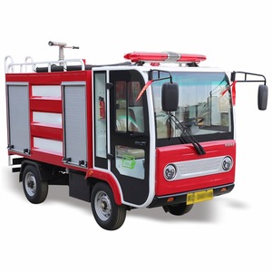 Camion de pompiers électrique avec réservoir de 3001 à 5000 L, canon à eau rotatif et feux de signalisation pour utilisation en cas d'urgence - Product Image 1