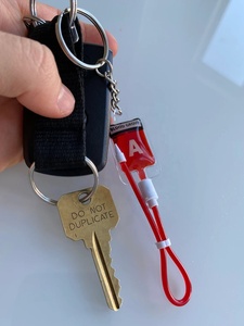 Porte-clés pendentif en forme de paquet de sang pour <span class=keywords><strong>transfusion</strong></span>, vente chaude 2023, miniature d'Halloween, ornement de donneur pour infirmière et médecin - Product Image 4