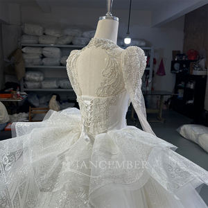 Robe de bal moderne Xx63 à imprimé floral en cristal et sequins, décolleté cœur, traîne chapelle, appliques, antistatique, longueur ras du sol, coupe classique - Product Image 3